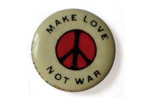 bron: http://www.creativereview.co.uk/cr-blog/2012/january/make-love-not-war